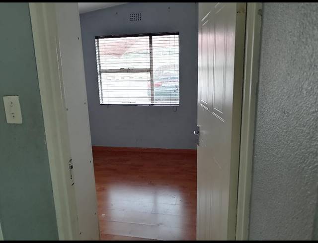 2 bed property for sale in RIDGEWAY